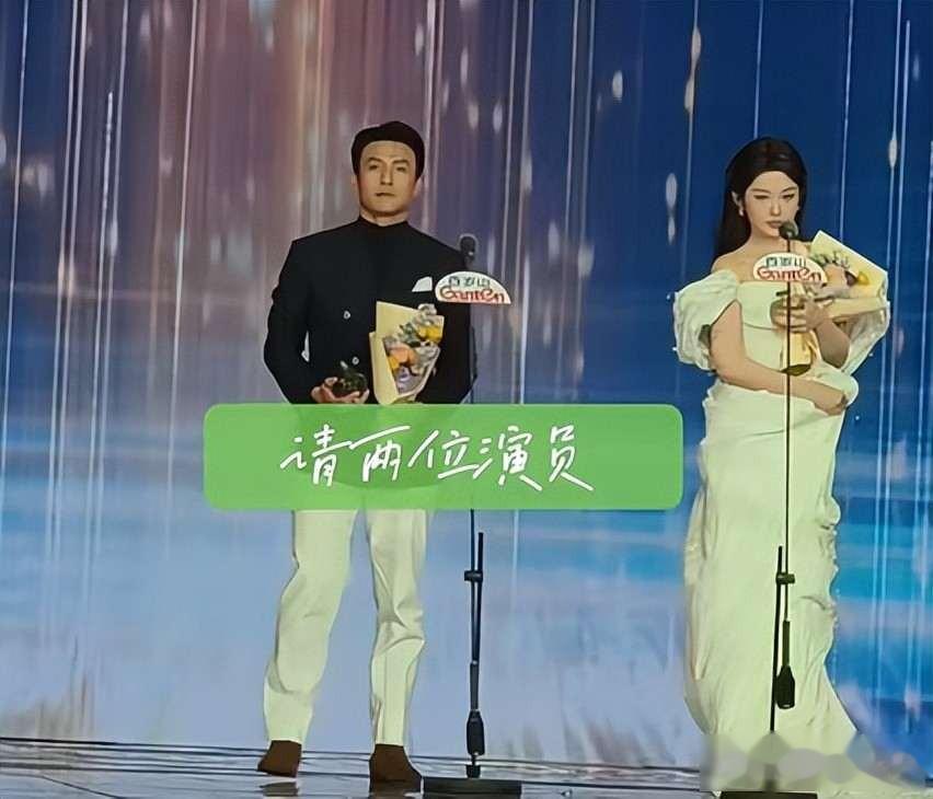 短剧盛典大型翻车现场！女星礼服频频失控，优雅全无？