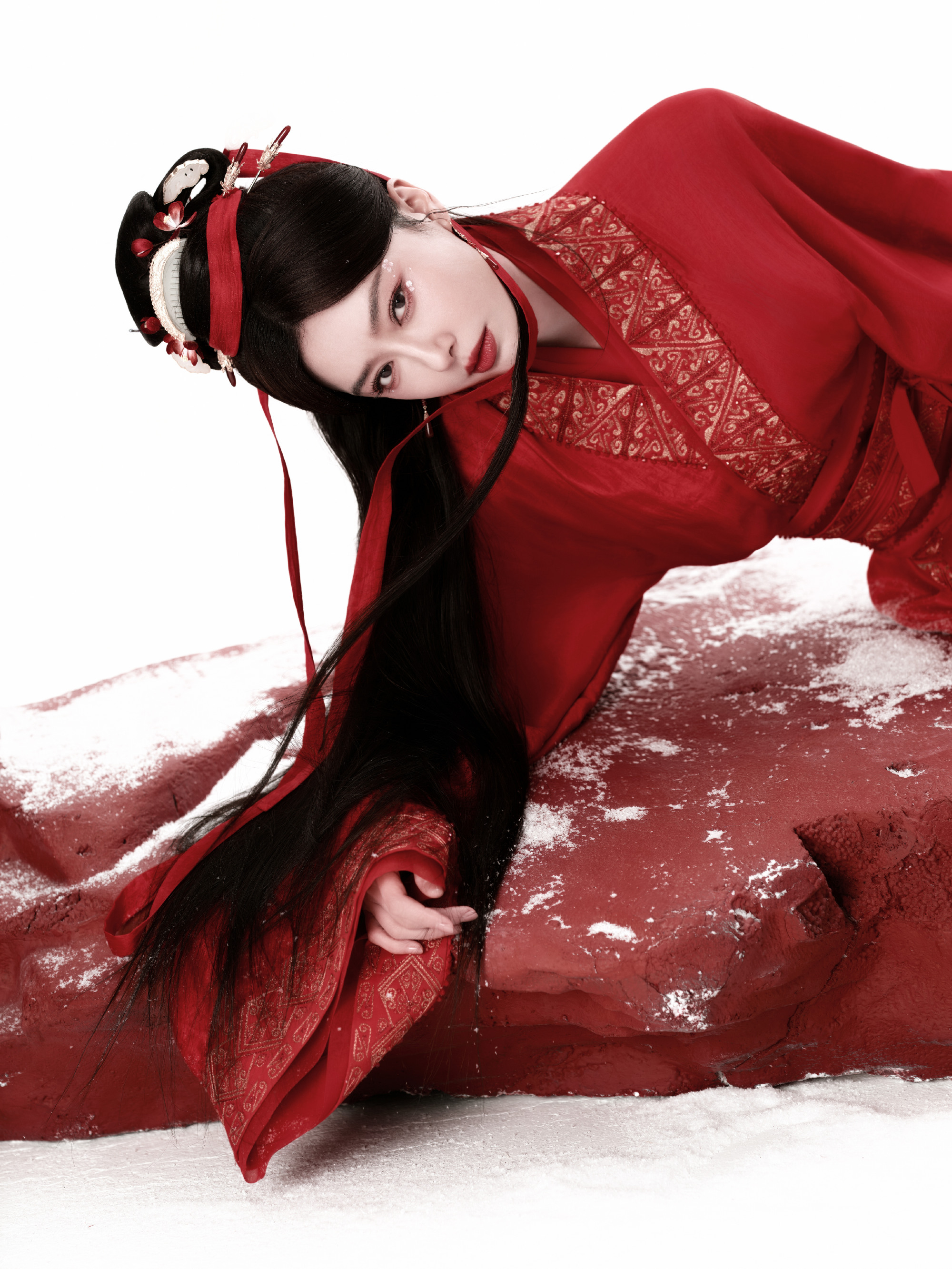 秦岚的穿搭太会了！一套造型一种气质，美到失语