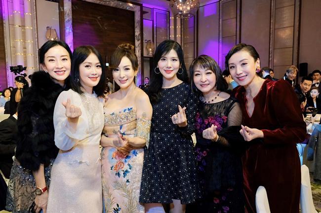 星光齐聚忆初心!周美凤受邀出席王玉环专属盛宴,致敬跨界传奇温情满溢