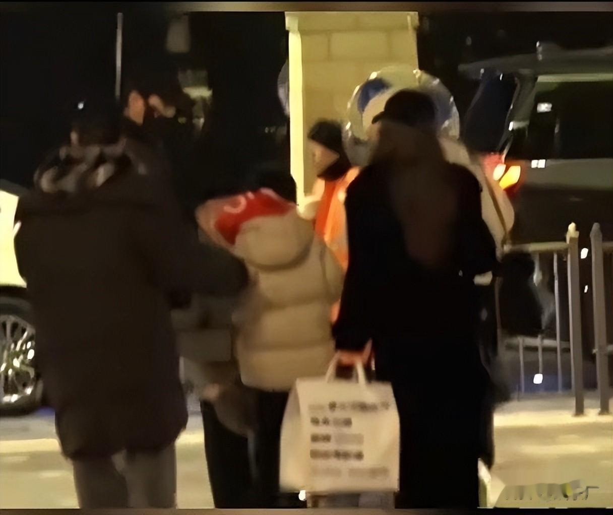 黄晓明杨颖离婚后首度同框！带儿子庆生互动细节曝光