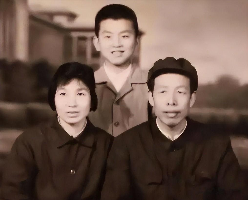 老婆跑了、儿子丢了、工作没了，主持人张泽群身上的谣言太荒唐