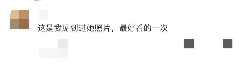 周冬雨上海出席活动，雨中穿露背装好敬业，造型意外收获不少好评