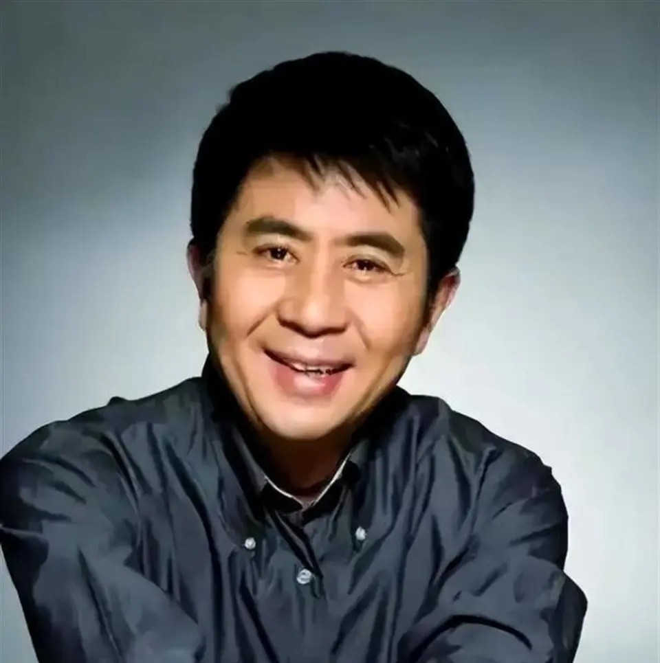 那个吻火了全国，可真正救了他的，是三十年没吵过架的她