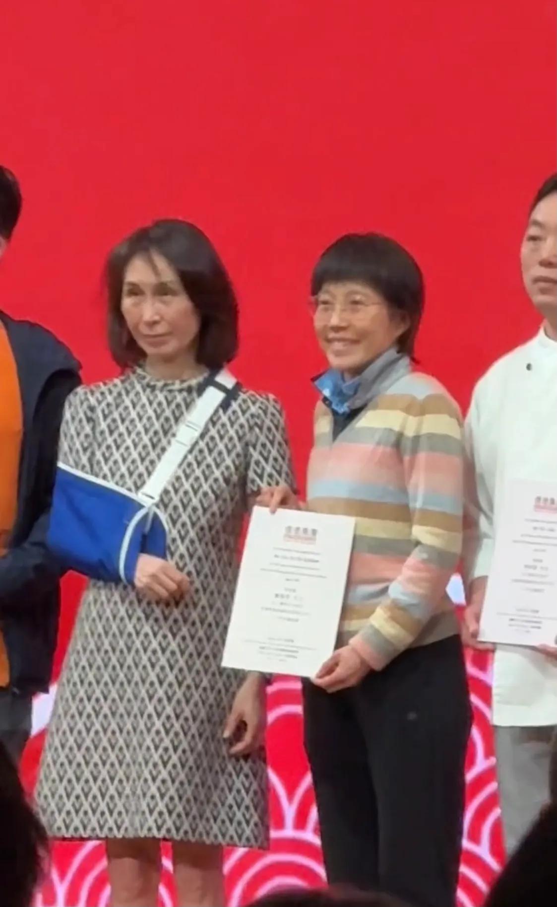 杨受成儿子杨其龙夜店开业，何超欣和何锶珩来捧场，何超琼缺席！