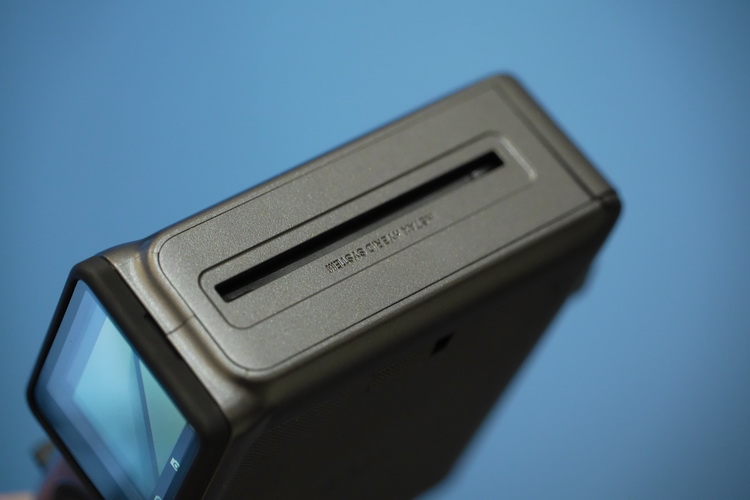 一手控制年代，你會為富士instax mini Evo Cinema掏錢么？