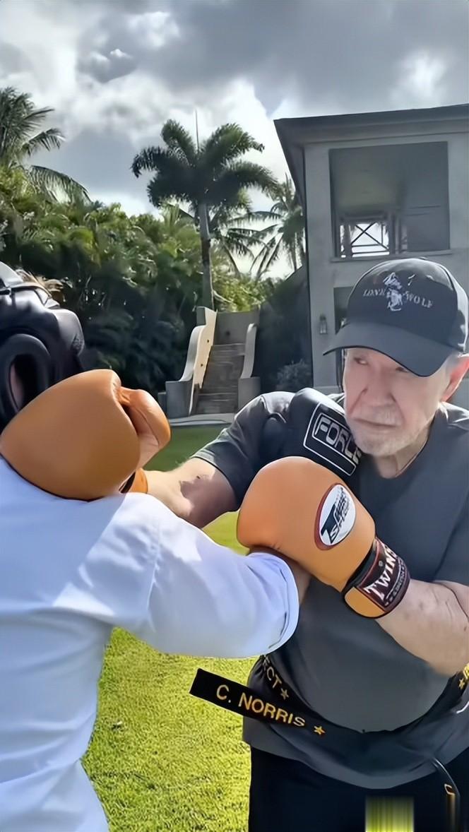 突发!曾在《猛龙过江》对决李小龙,86岁好莱坞硬汉紧急送医