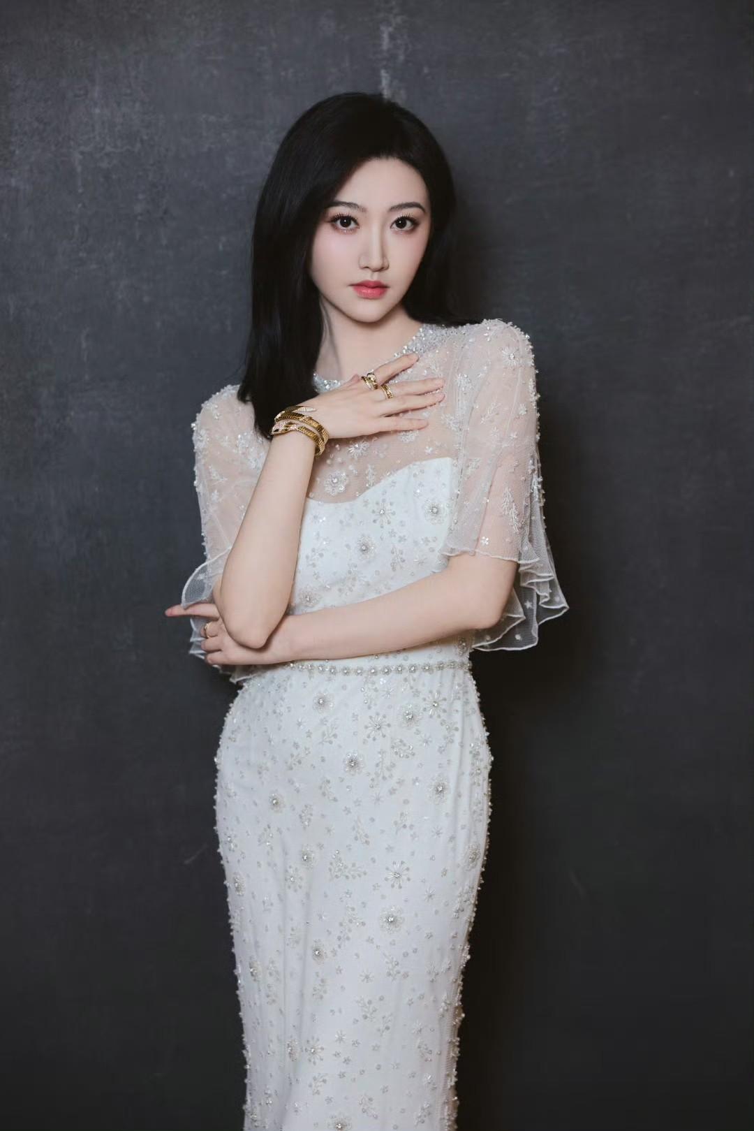 景甜人间富贵花，仿佛是从童话中走出的公主！