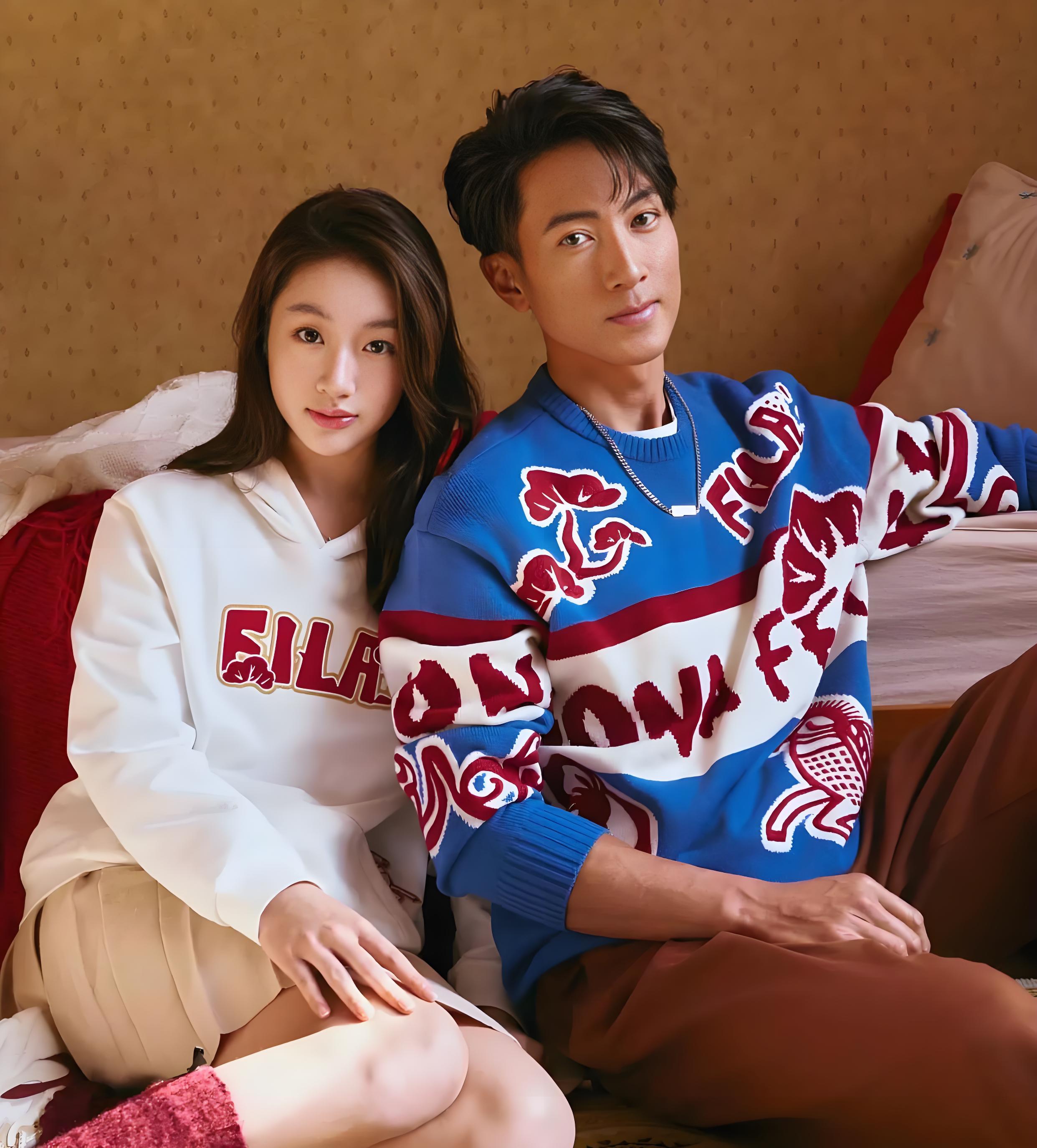 冻龄男神吴尊带15岁女儿拍杂志，动作亲昵，网友：好膈应，像情侣