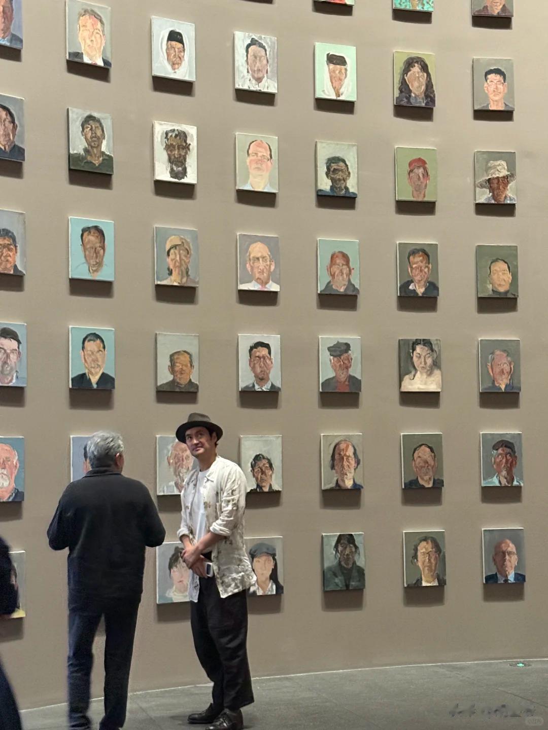 香港艺术展，林志玲秀大长腿，高海宁露脐装吸睛，章泽天面相变了