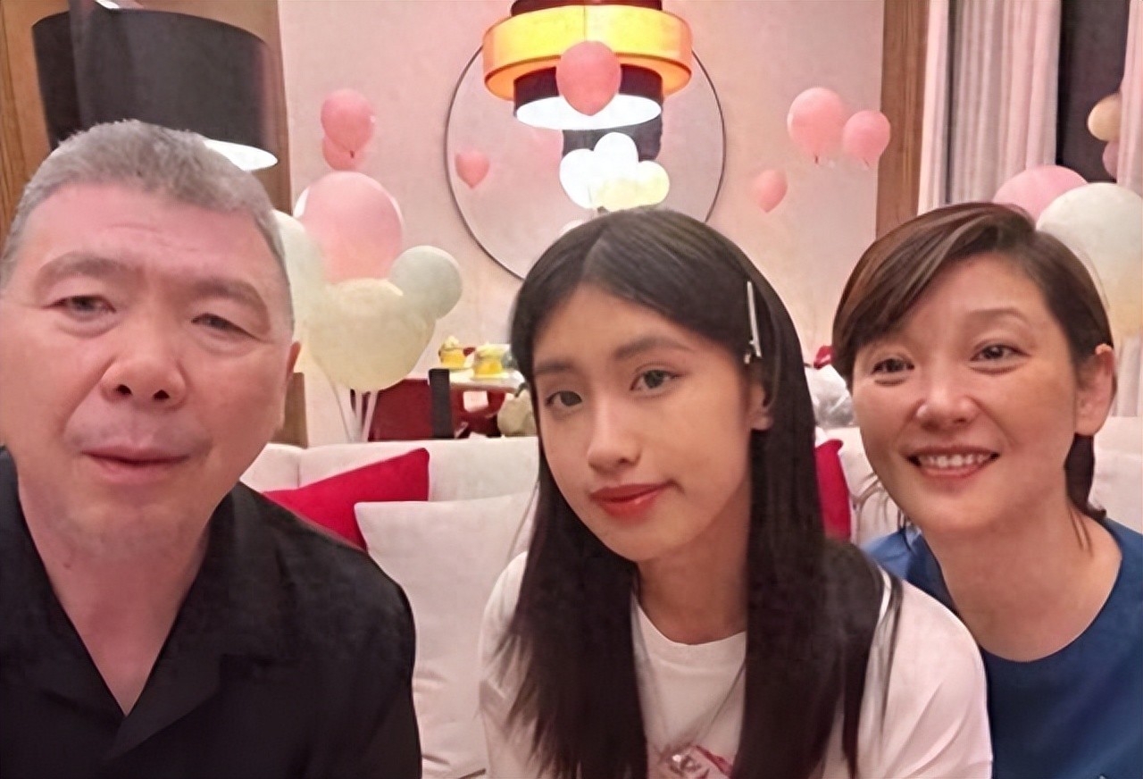 看破不说破，徐帆回应离婚5个月后，冯小刚的小心思藏不住了