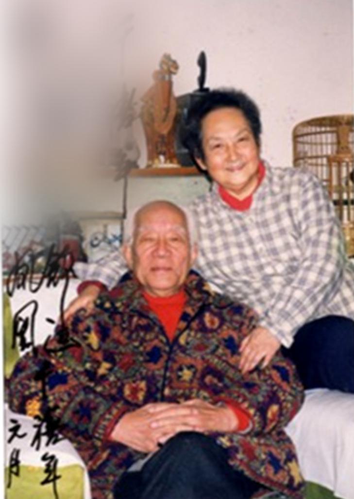 她带着三个儿子嫁大明星，恩爱40年不被继女待见 百年后露出真面目