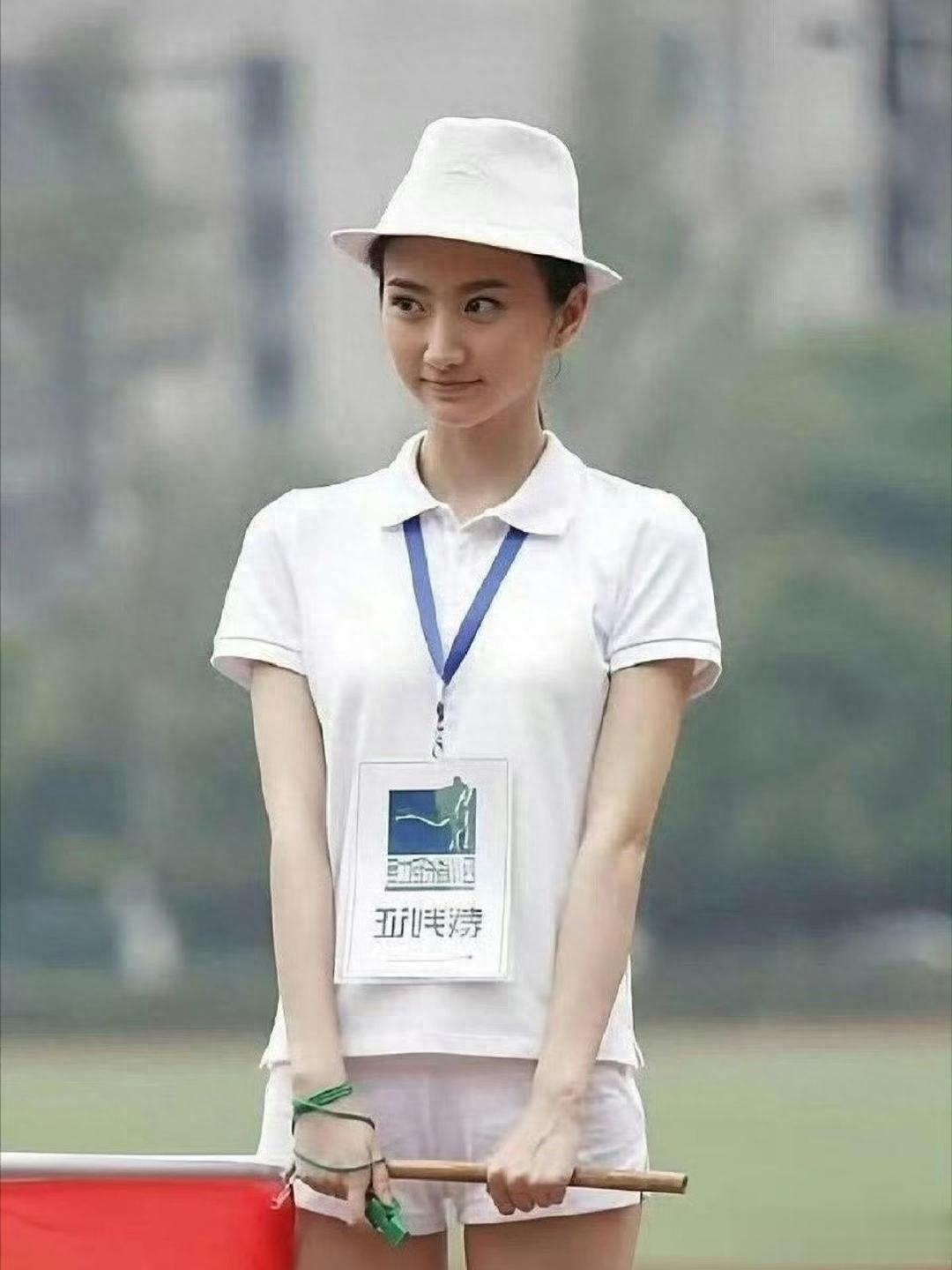 景甜早年上学时就是白月光！