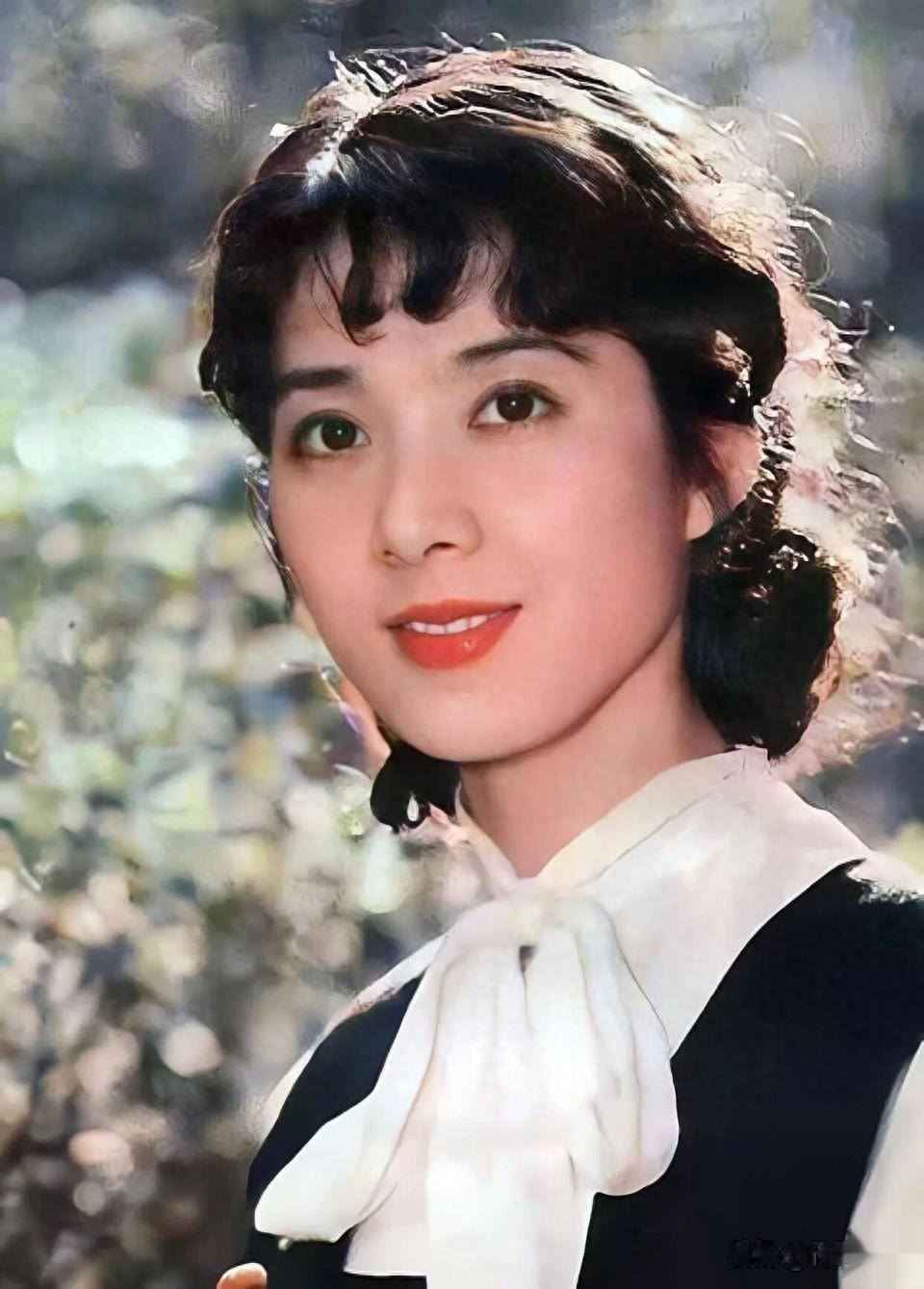 73岁龚雪近况曝光！与丈夫恩爱38年零绯闻，如今定居上海风采依旧