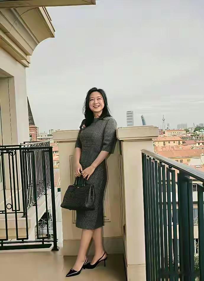 贾玲的状态越来越好了,现在真的很自信很气质。