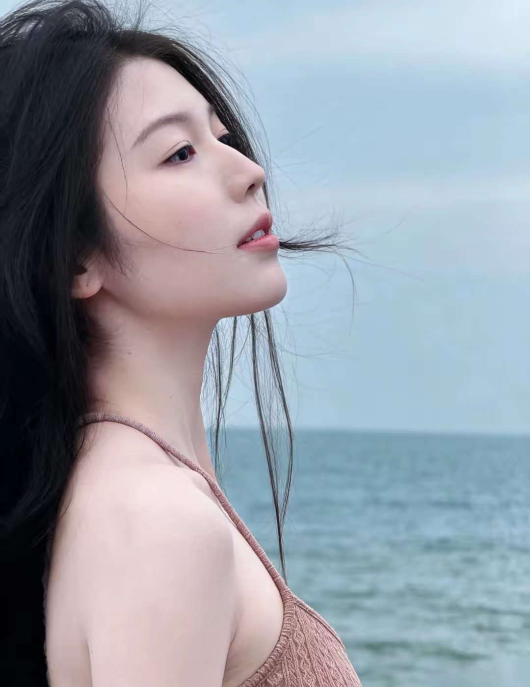 刘怡然，海边系列写真，美的优雅温婉！很有气质！