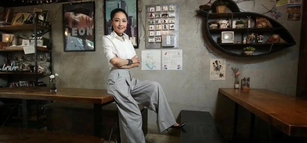 61岁TVB女星罕谈感情事,父亲离世当日遭提分手,曾崩溃爆哭失眠2年