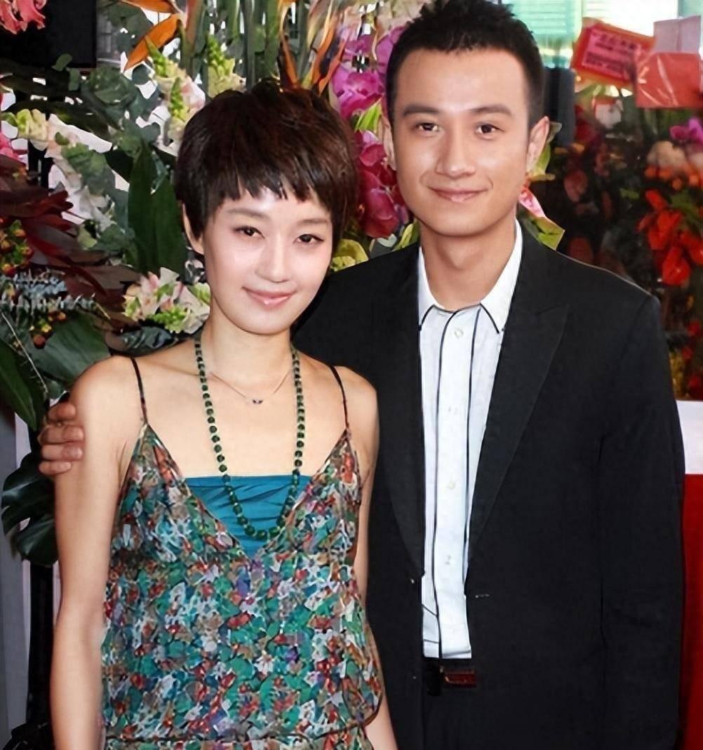 文章和女儿假期聚餐，17岁文君竹化淡妆好甜美，越长越像马伊琍