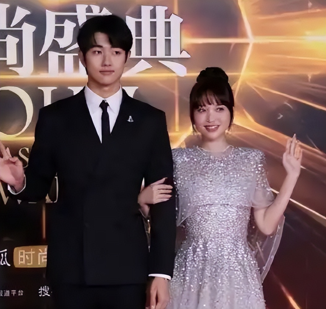 金莎晒结婚五金，小17岁老公曾称：3年前金价四五百，那时候攒的
