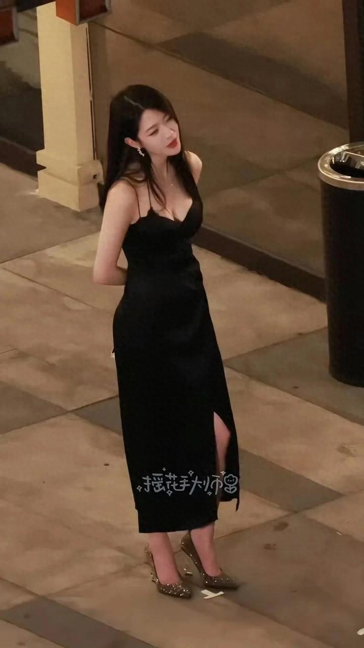 向涵之 路透黑裙 身材太顶了 媚骨天成 被狠狠地迷住了！