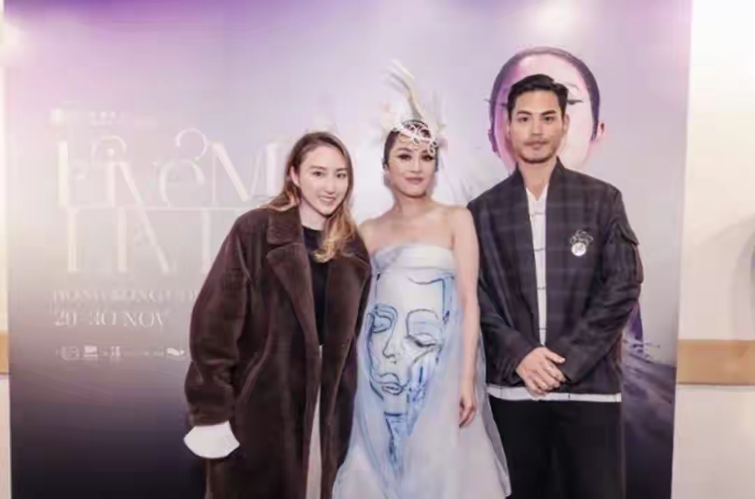 何超云新男友身份曝光，专做豪宅买卖生意，交往九个月已周游列国