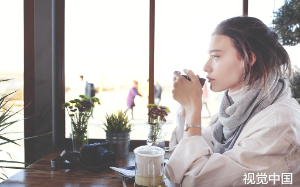 我家保姆看我不顺眼，在我爸妈旅游第一天给我立下百条规矩，我反手开除她，可她却有恃无恐