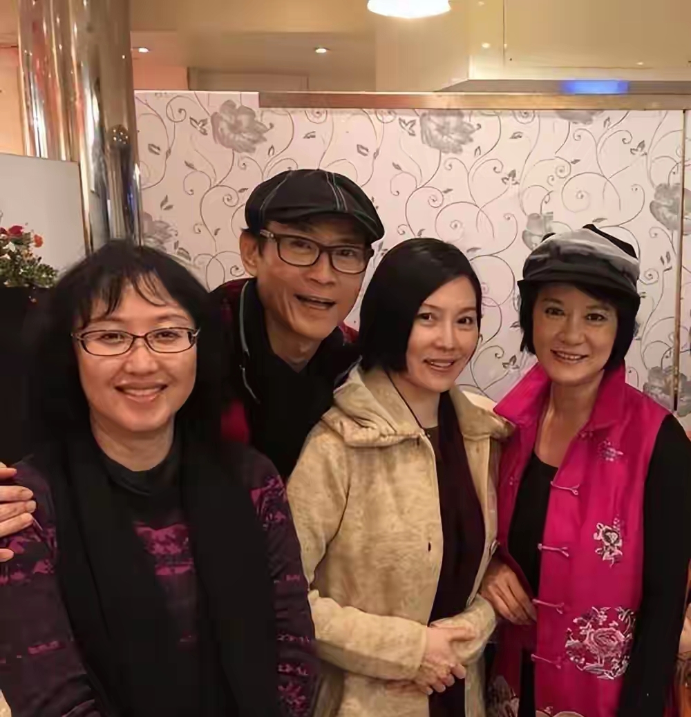 郑少秋女儿现状：老大自杀，老二38岁抑郁未婚，老三老四享尽父爱