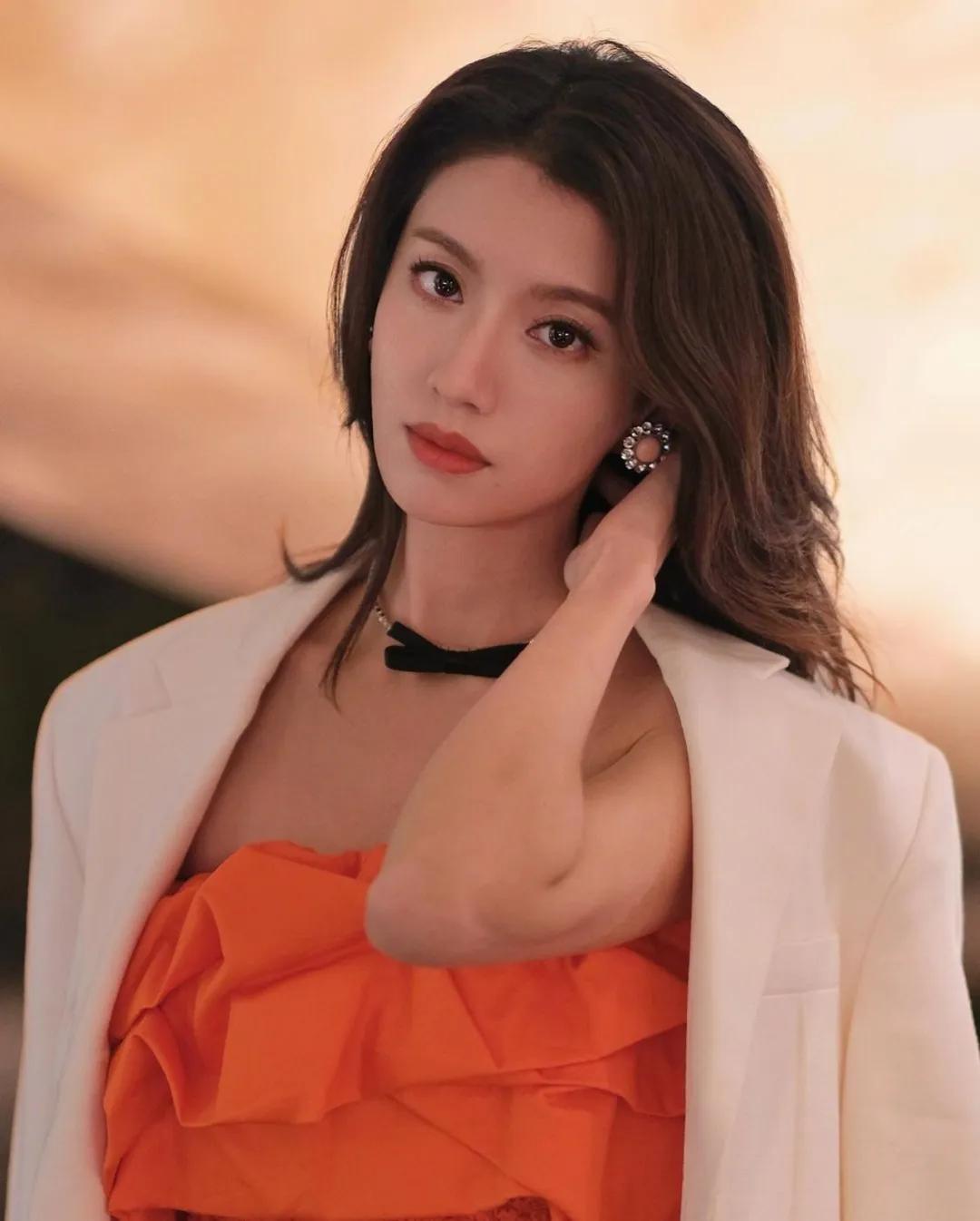 TVB女星两年没拍剧疑要离巢,已删公司联络方式,发文暗示重新出发