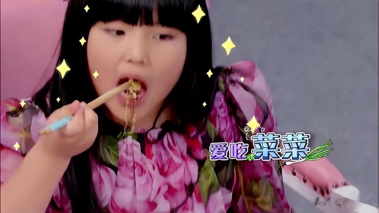 李湘低调现身暴瘦20斤！打扮朴素没拎爱马仕，王诗龄双腿瘦成麻杆