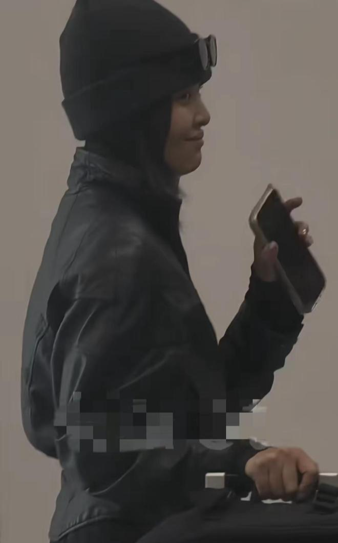 辛芷蕾太敢了!素颜现身机场