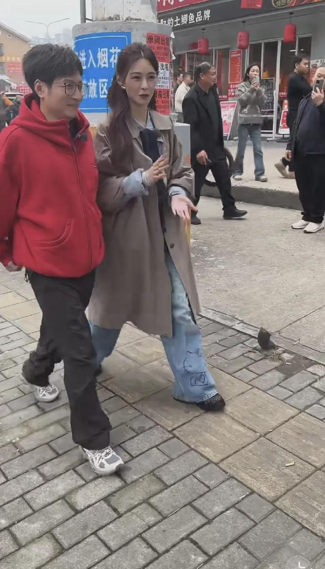 沈梦辰与李维嘉长沙吃面