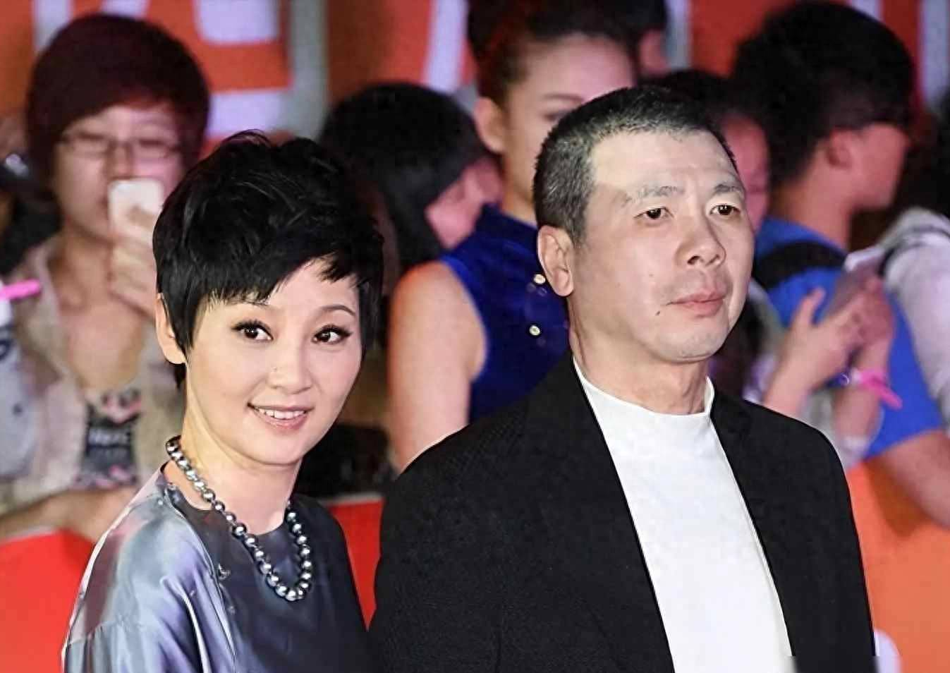 徐帆回应离婚5个月，冯小刚近况曝光，他的小心思再藏不住了