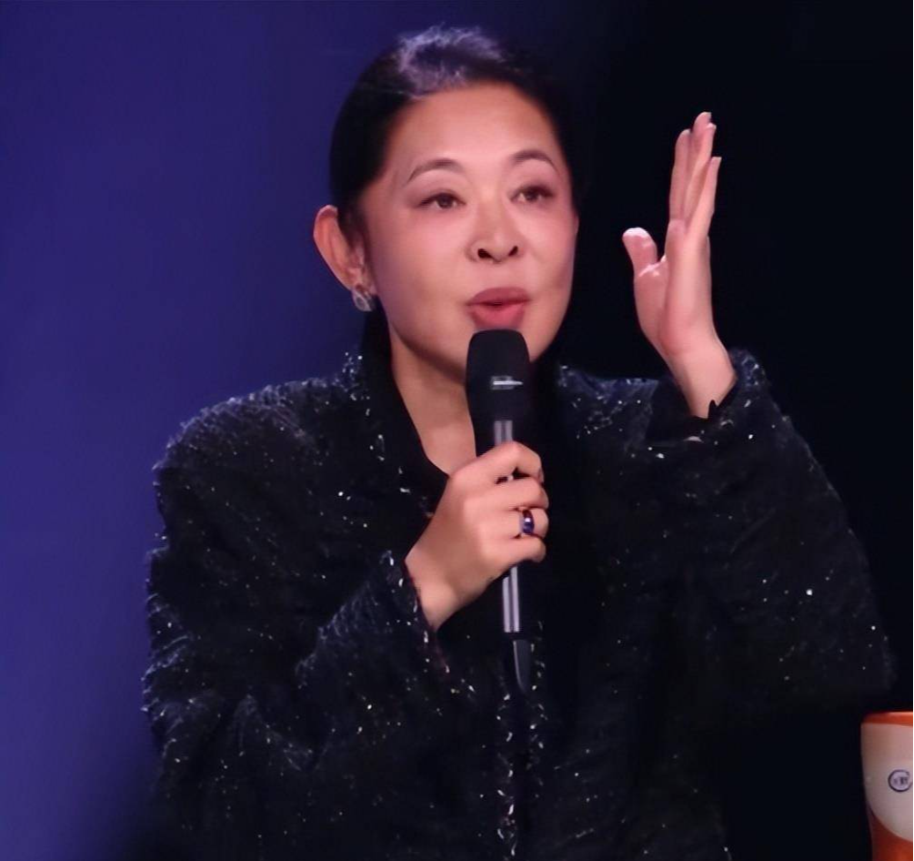 67岁倪萍道歉三连，临时改票惹众怒