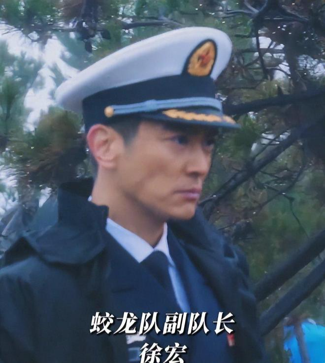 杜江现身北京4S店