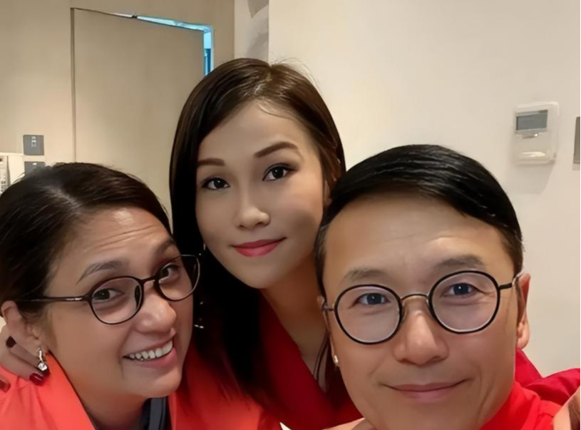 苗侨伟大部分时间都用来陪伴家人，要么和戚美珍在香港过二人世界