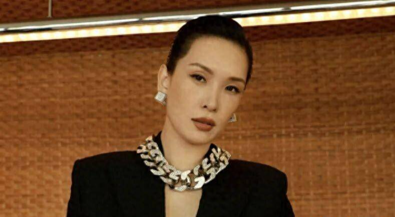佟晨洁宣布与魏巍离婚