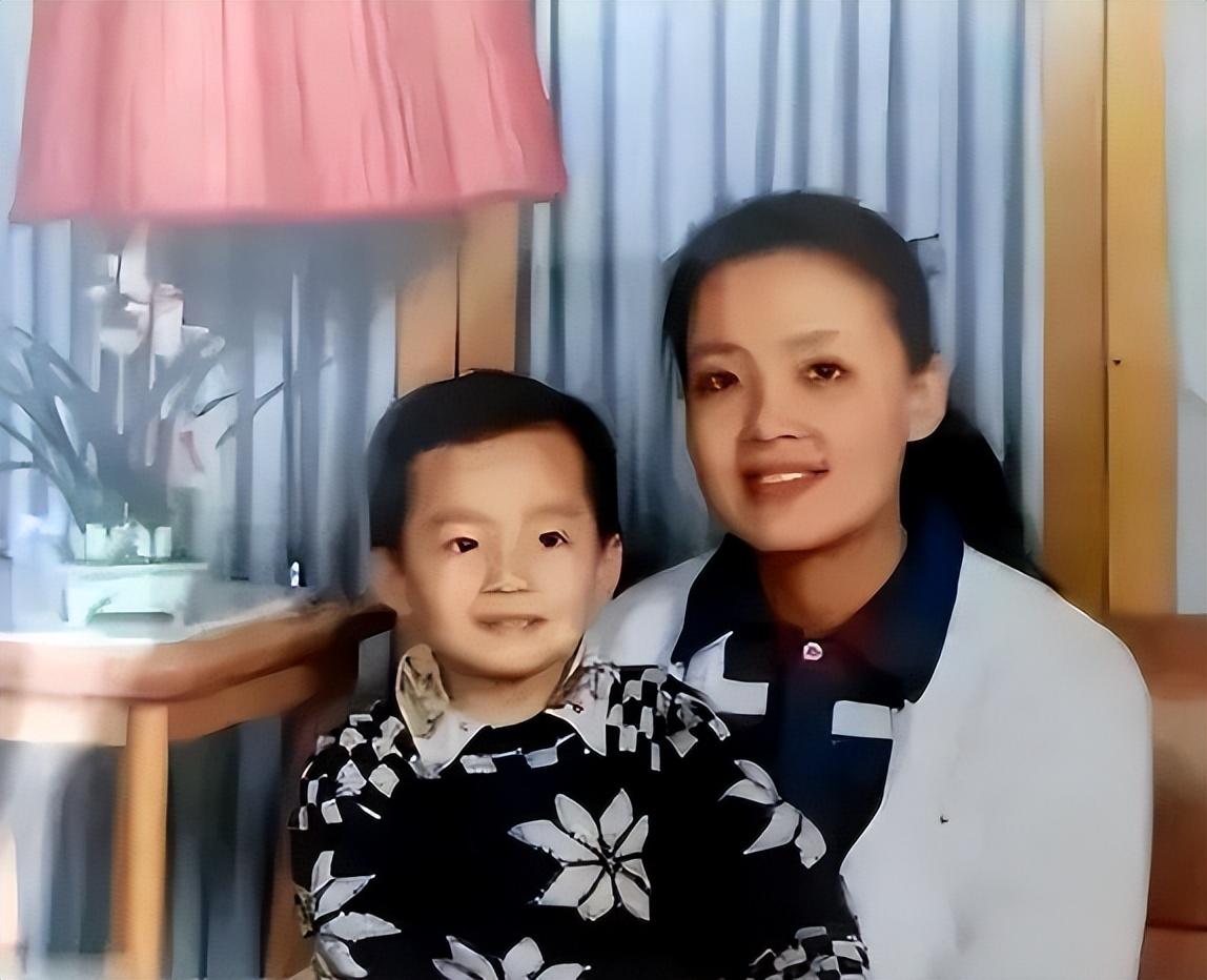 汪小菲撕破脸，曝亲妈无股权 和麻六记没关系，张兰怒言钱全给孙子