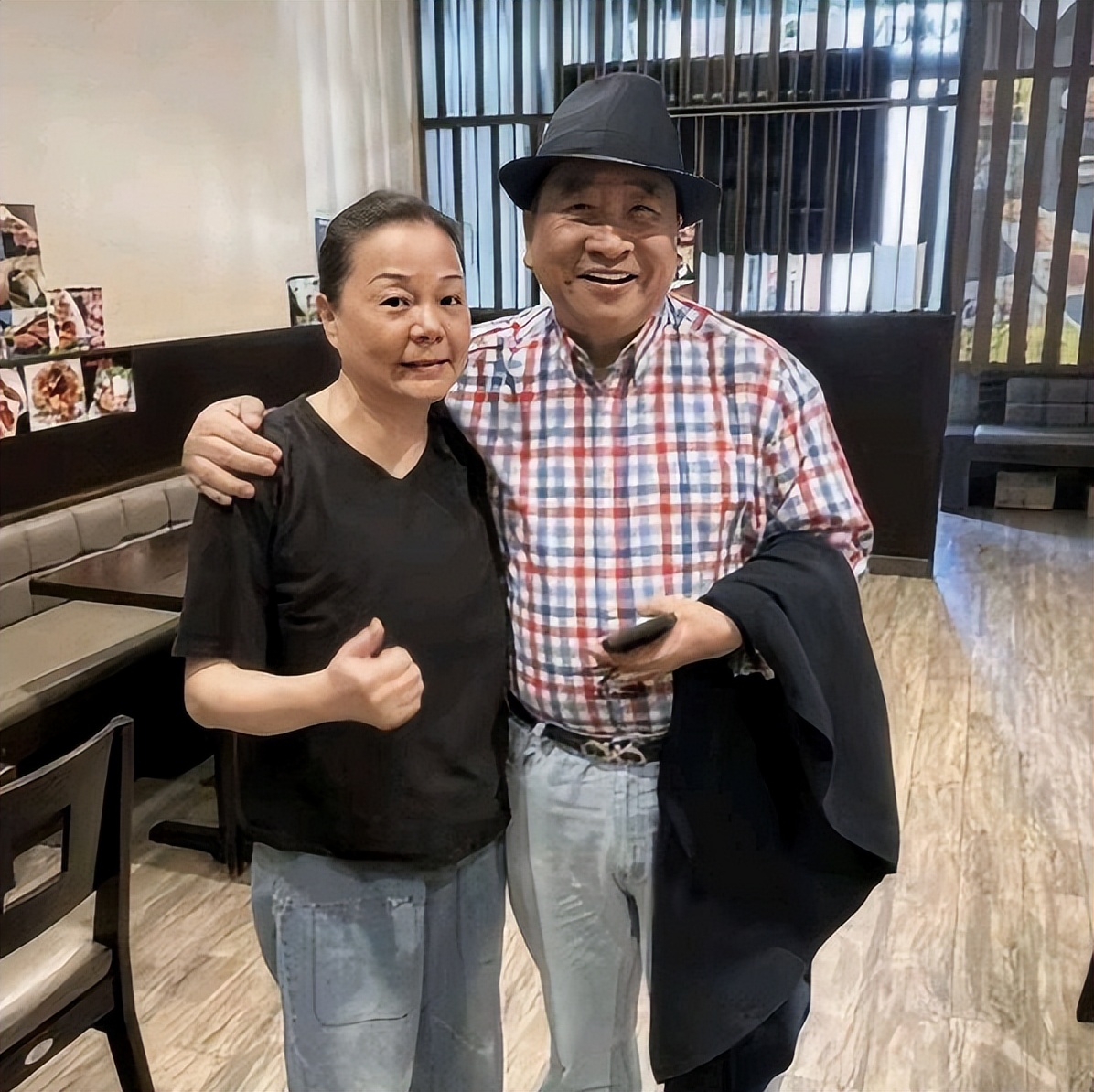 人前光鲜人后心酸，75岁总往国外跑的姜昆，女儿姜珊成了\心病\