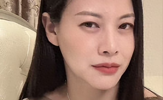 演完新剧终于火了，合作11次竟是夫妻，低调恩爱惹人羡。