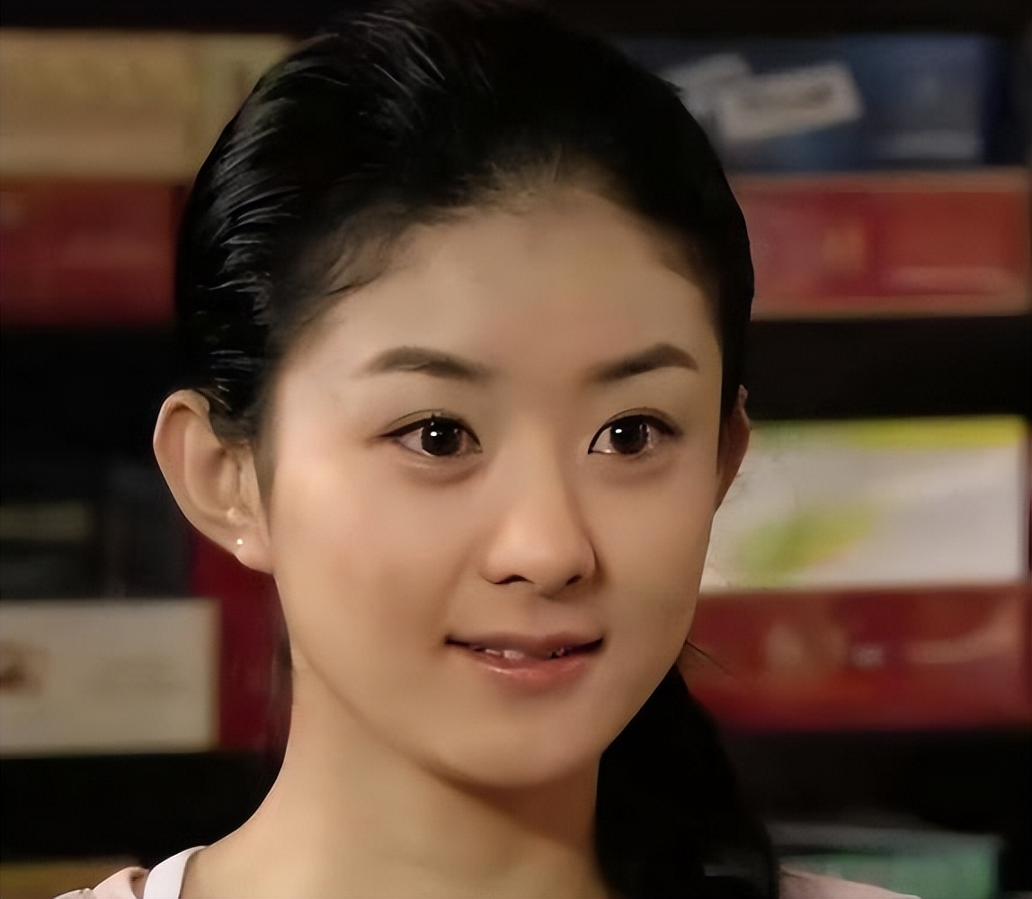 打拼多年，赵丽颖也没想到，如今33岁的亲弟弟竟成了自己的救赎