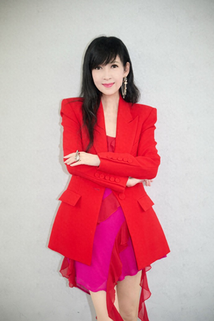 中国那么大，我没有找出第二个像周慧敏那么美的女孩！