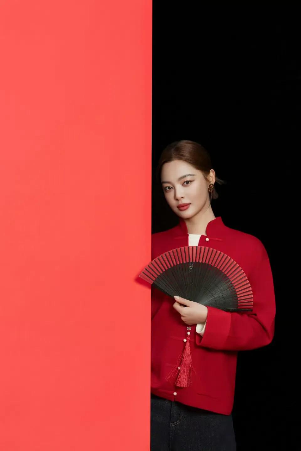 辛芷蕾新春美图释出