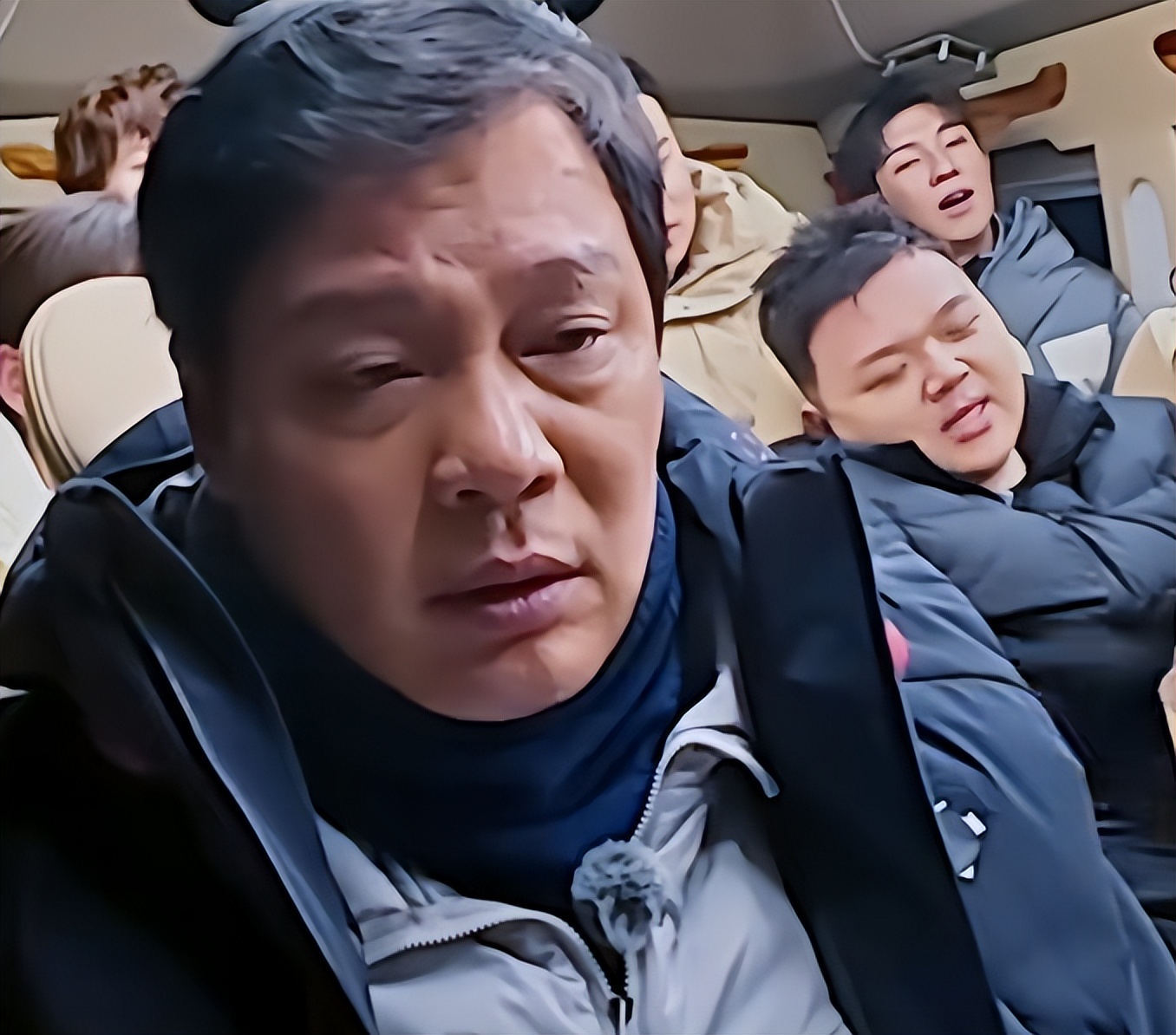 恩爱15年难敌岁月残酷!56岁范志毅身形佝偻,39岁张梦瑾娇美如花