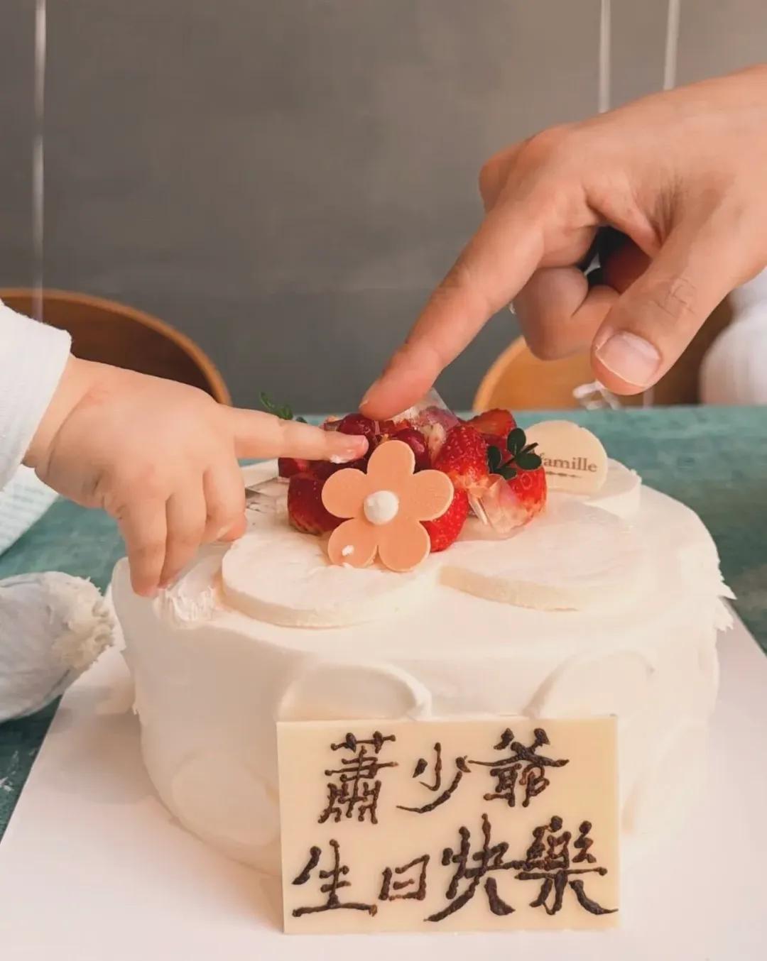 萧正楠49岁生日！太太黄翠如晒甜蜜照庆祝：萧少爷生日快乐