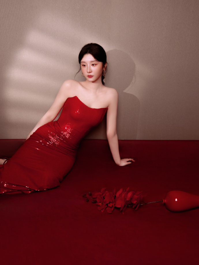 看赵小棠身材五谷丰登，赏容颜又风调雨顺，大气又曼妙。