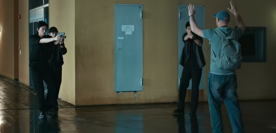 票房破12亿，《惊蛰无声》官宣延期下映，张艺谋在不甘心什么？