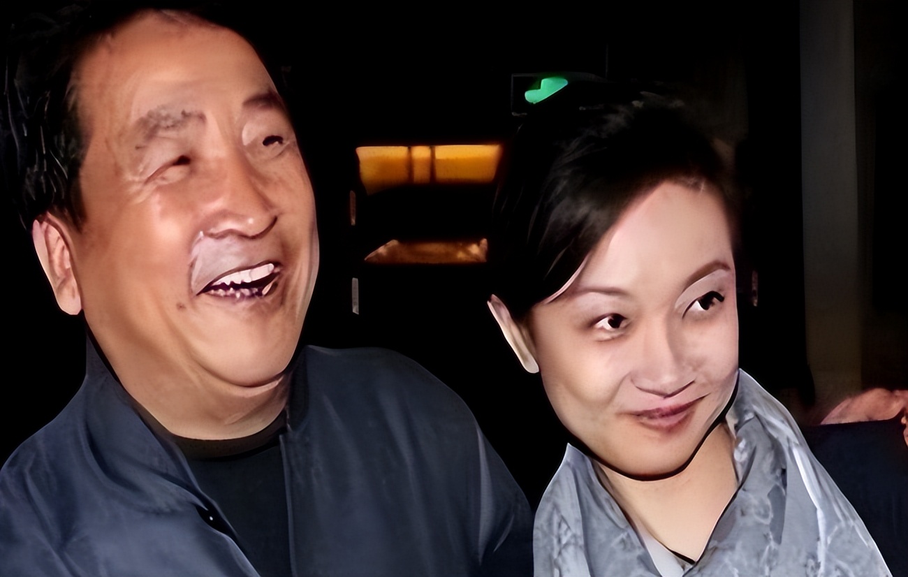 人前光鲜人后心酸，75岁总往国外跑的姜昆，女儿姜珊成了\心病\