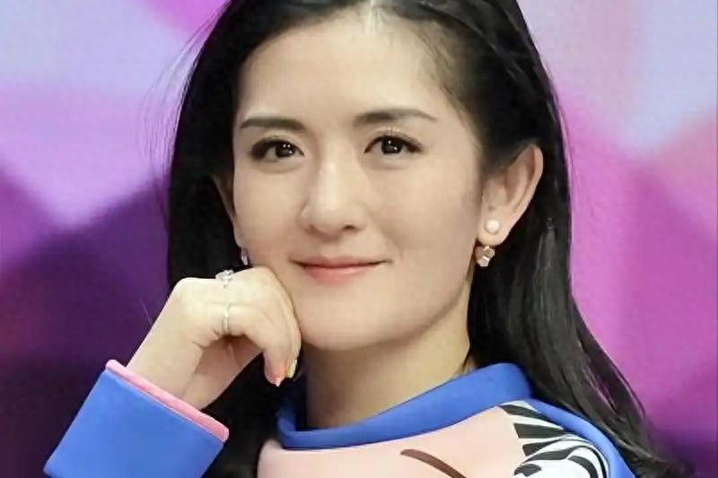 钱赚够了，名声没了，谢娜开演唱会迎来全网骂潮，刘烨当初没说谎