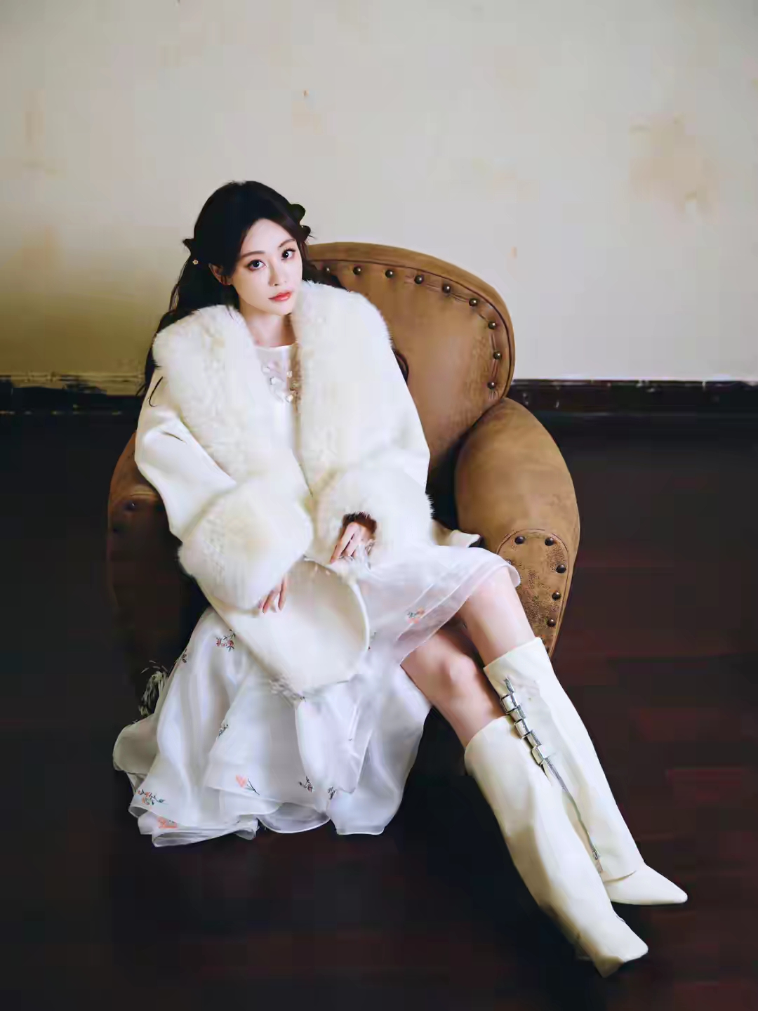 吴宣仪 碎花纱裙藏温柔,软萌感美到犯规!