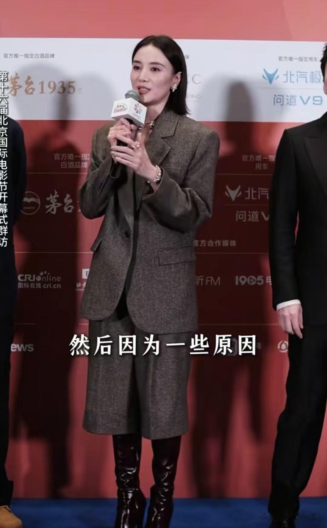 这一夜，周冬雨干瘪疲惫、高叶用力过猛，宋佳全身裹紧却赢麻了