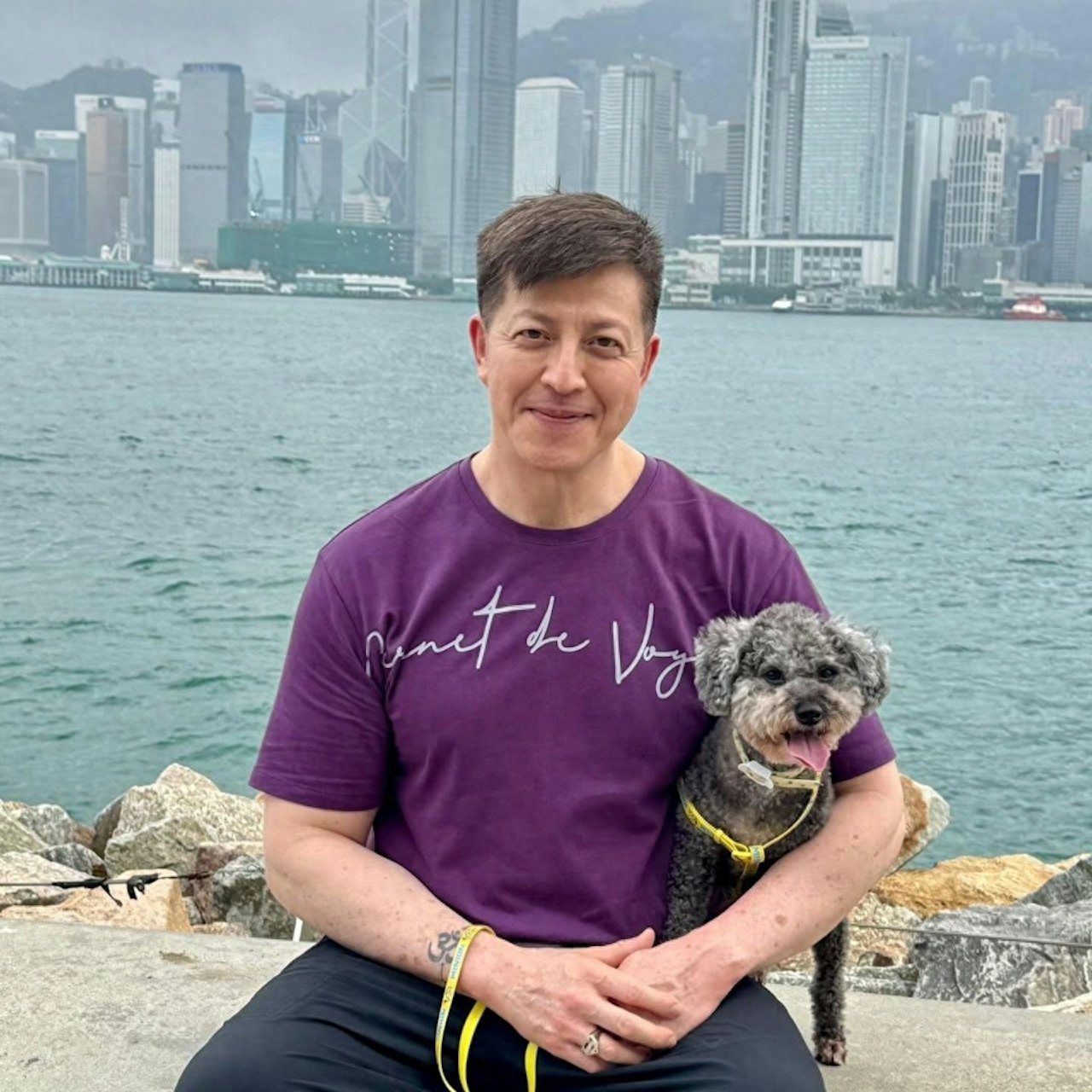 58岁TVB绿叶自曝破产，欠债数十万，与小21岁女友交往两个月分手